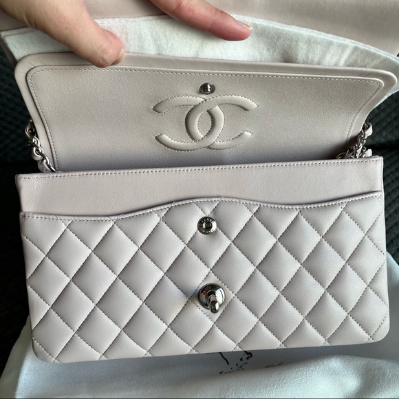 Chanel Spring 2021 Light Purple medium lambskin classic flap bag - Picture 15 of 16